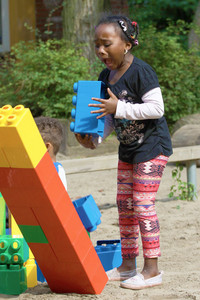 Bauklotzeinsturz beim Spielen Bauklotzeinsturz beim Spielen